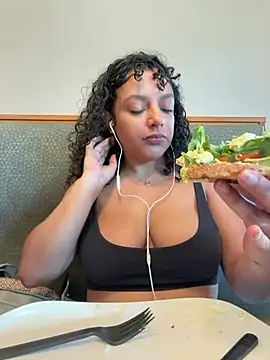 Snapshot of allybluee777 chatting on February 24, 1:31 pm allybluee777 online show from February 24, 1:31 pm