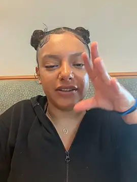 Snapshot of allybluee777 chatting on March 2, 1:40 pm allybluee777 online show from March 2, 1:40 pm