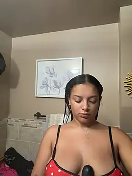 Snapshot of allybluee777 chatting on March 22, 3:21 am allybluee777 online show from March 22, 3:21 am