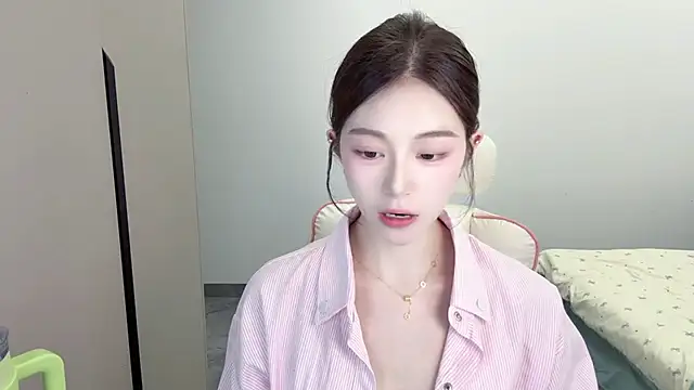 Snapshot of Cookie-oo chatting on October 8, 12:14 pm Cookie-oo online show from October 8, 12:14 pm