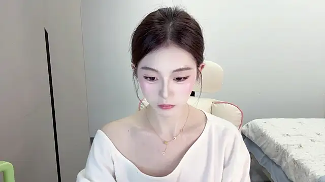 Snapshot of Cookie-oo chatting on October 31, 11:44 am Cookie-oo online show from October 31, 11:44 am