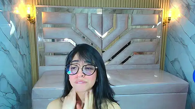 Snapshot of zoe_r_ chatting on October 10, 3:16 am zoe r online show from October 10, 3:16 am