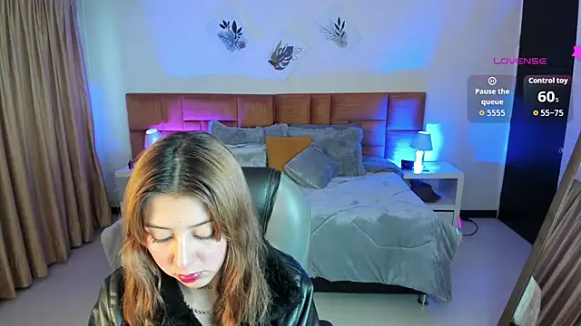 Snapshot of Catti_Brie chatting on September 9, 11:32 am Catti Brie online show from September 9, 11:32 am