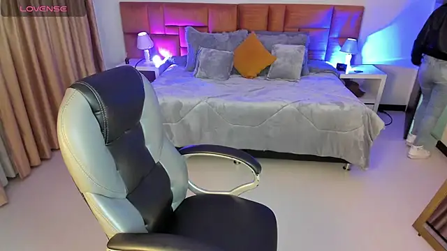 Snapshot of Catti_Brie chatting on September 10, 11:32 am Catti Brie online show from September 10, 11:32 am