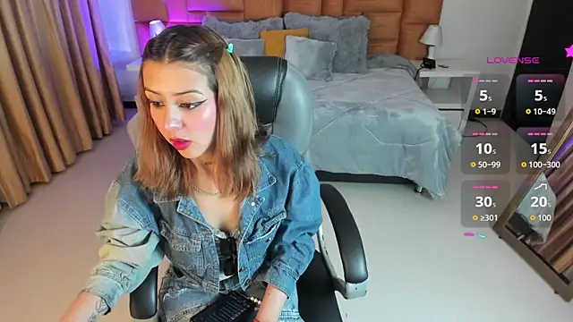 Snapshot of Catti_Brie chatting on September 12, 11:32 am Catti Brie online show from September 12, 11:32 am