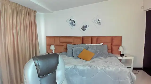 Snapshot of Catti_Brie chatting on September 17, 11:34 am Catti Brie online show from September 17, 11:34 am