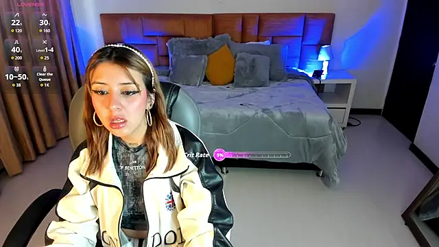 Snapshot of Catti_Brie chatting on September 24, 11:35 am Catti Brie online show from September 24, 11:35 am