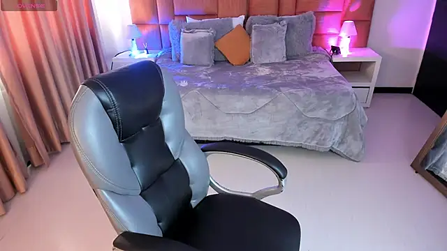 Snapshot of Catti_Brie chatting on November 7, 11:54 am Catti Brie online show from November 7, 11:54 am