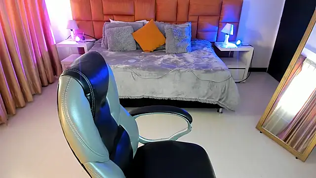 Snapshot of Catti_Brie chatting on November 13, 11:42 am Catti Brie online show from November 13, 11:42 am