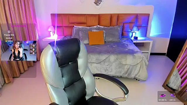 Snapshot of Catti_Brie chatting on November 15, 11:40 am Catti Brie online show from November 15, 11:40 am