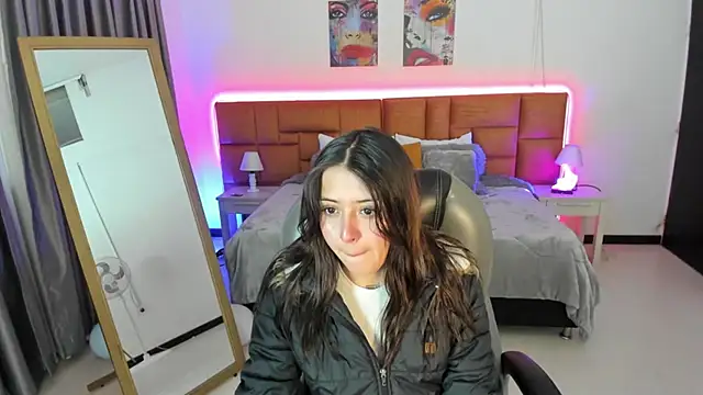Snapshot of Catti_Brie chatting on April 17, 11:24 am Catti Brie online show from April 17, 11:24 am