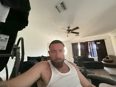 biggdickbandit92 online show from June 13, 9:57 pm