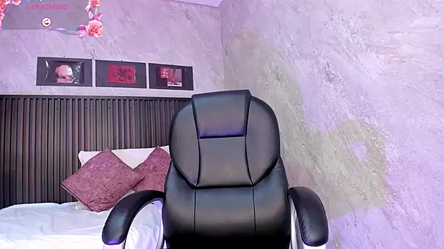 dark  nymph online show from September 9, 12:26 pm