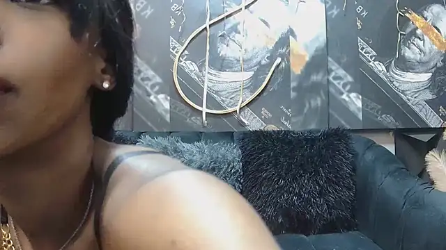 Snapshot of Lilmisbaddyxxx chatting on May 25, 11:11 pm Lilmisbaddyxxx online show from May 25, 11:11 pm