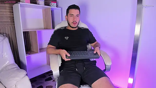 Snapshot of Axel_grey_ chatting on October 16, 12:17 pm Axel grey online show from October 16, 12:17 pm