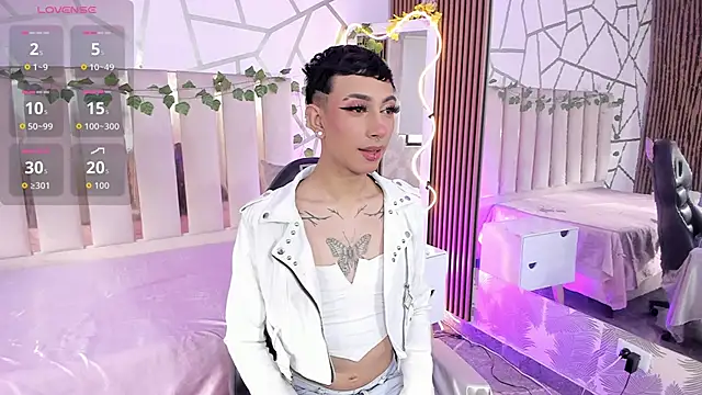 Snapshot of CYRUS_TAY chatting on June 19, 7:50 pm CYRUS TAY online show from June 19, 7:50 pm