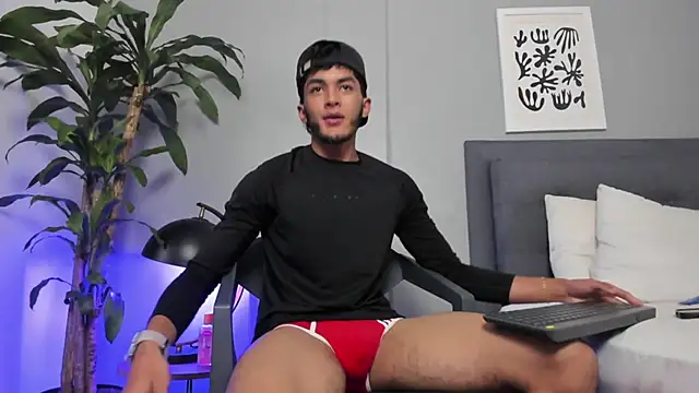 Snapshot of Tylerffoxx chatting on May 14, 7:31 pm Tylerffoxx online show from May 14, 7:31 pm