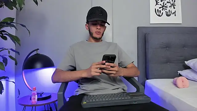 Snapshot of Tylerffoxx chatting on May 23, 9:08 pm Tylerffoxx online show from May 23, 9:08 pm