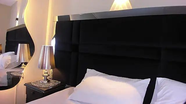 Snapshot of CarolineLee_ chatting on June 30, 10:44 pm CarolineLee online show from June 30, 10:44 pm