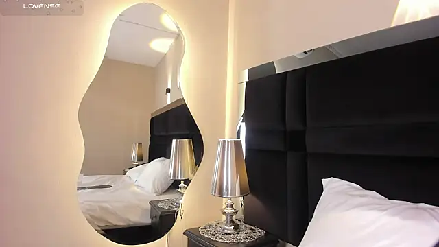 Snapshot of CarolineLee_ chatting on July 1, 10:42 pm CarolineLee online show from July 1, 10:42 pm