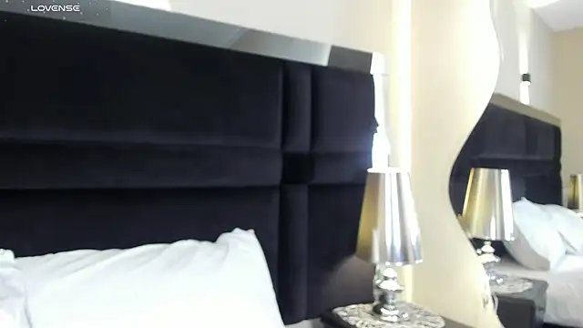 Snapshot of CarolineLee_ chatting on July 8, 10:36 pm CarolineLee online show from July 8, 10:36 pm