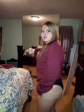 JuicyExxxperience online show from November 18, 2:10 pm