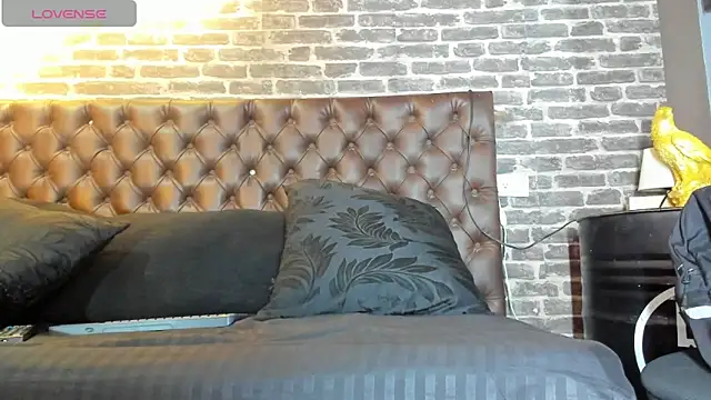 Snapshot of damian_bull chatting on June 6, 2:11 pm damian bull online show from June 6, 2:11 pm