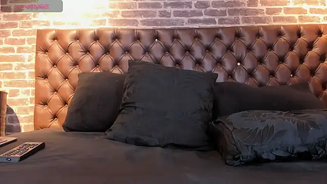 Snapshot of damian_bull chatting on June 24, 2:05 pm damian bull online show from June 24, 2:05 pm