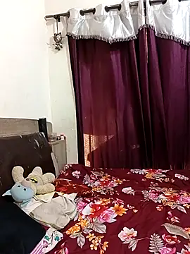 MEERAcle online show from February 9, 7:45 am