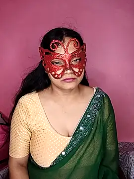 Snapshot of MEERAcle chatting on May 4, 8:27 pm MEERAcle online show from May 4, 8:27 pm