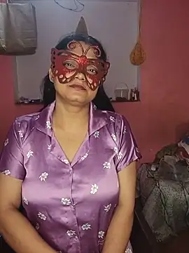 Snapshot of MEERAcle chatting on June 6, 10:47 pm MEERAcle online show from June 6, 10:47 pm