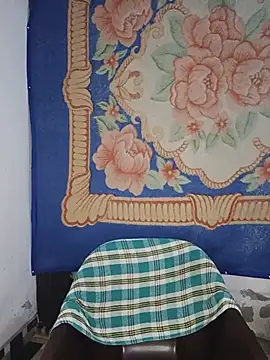 Snapshot of MEERAcle chatting on July 18, 4:22 pm MEERAcle online show from July 18, 4:22 pm
