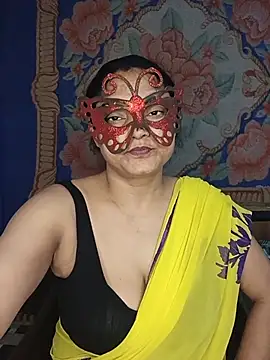 Snapshot of MEERAcle chatting on July 19, 5:22 am MEERAcle online show from July 19, 5:22 am