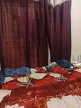 Snapshot of MEERAcle chatting on August 9, 3:44 am MEERAcle online show from August 9, 3:44 am