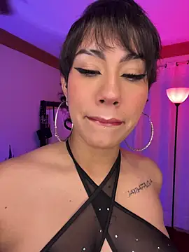 ZahaRose online show from December 5, 6:44 am