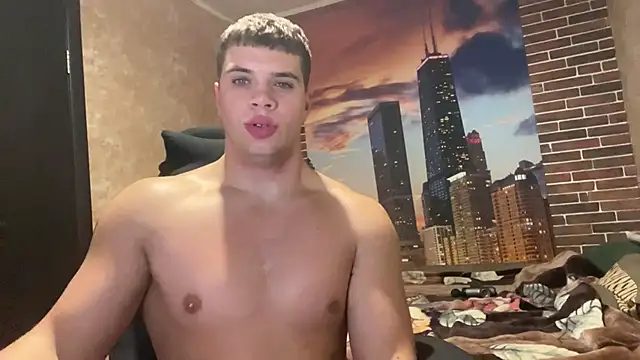 MusclePhantom online show from December 2, 9:10 pm