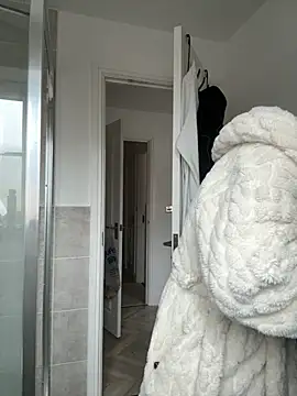 BELLABLACKXUK online show from October 13, 9:53 am