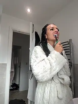 BELLABLACKXUK online show from November 11, 11:10 am