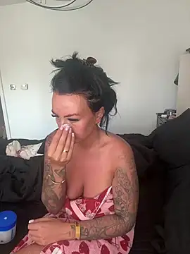 Snapshot of BELLABLACKXUK chatting on June 28, 8:53 am BELLABLACKXUK online show from June 28, 8:53 am