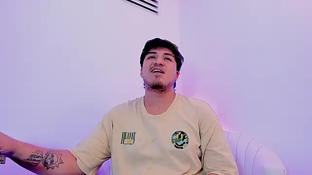 Snapshot of juanmechanic_ chatting on June 27, 9:31 pm juanmechanic online show from June 27, 9:31 pm