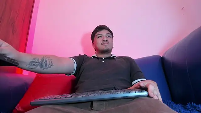 Snapshot of juanmechanic_ chatting on July 17, 10:47 pm juanmechanic online show from July 17, 10:47 pm