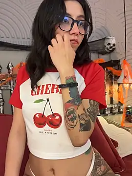 eviegothel  online show from November 5, 8:20 pm