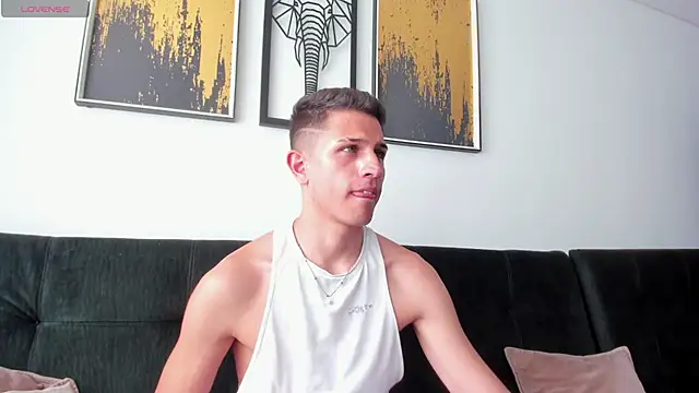 Snapshot of kevin_ahss chatting on June 10, 9:35 pm kevin ahss online show from June 10, 9:35 pm