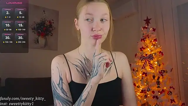 sweettykitty online show from December 15, 2:32 pm