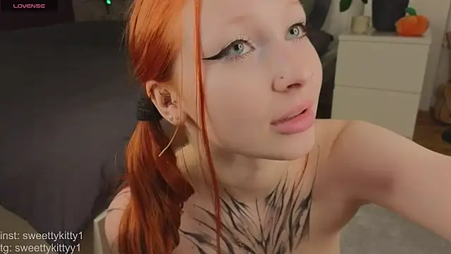 Snapshot of sweettykitty chatting on May 11, 4:04 pm sweettykitty online show from May 11, 4:04 pm