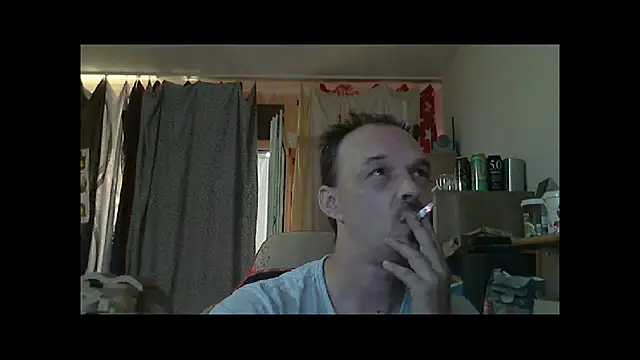Snapshot of Jenner84 chatting on July 18, 6:17 am Jenner84 online show from July 18, 6:17 am