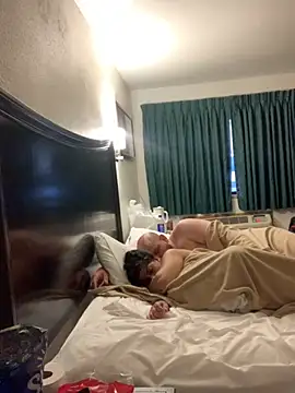 Snapshot of shakeweight chatting on November 11, 12:32 am shakeweight online show from November 11, 12:32 am