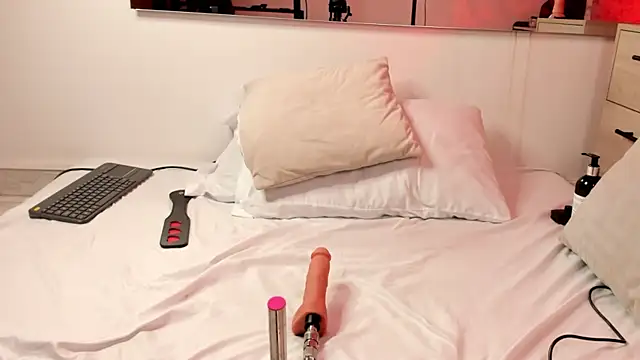 ShanelEvans online show from April 28, 7:41 pm