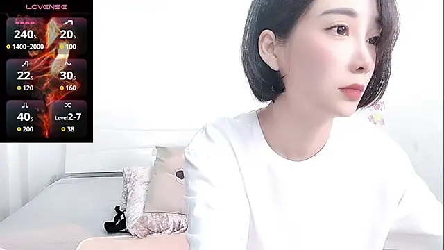 Snapshot of YIWA-2000 chatting on May 18, 4:07 am YIWA-2000 online show from May 18, 4:07 am