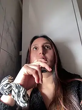 Snapshot of MiraLust chatting on February 19, 9:38 am MiraLust online show from February 19, 9:38 am